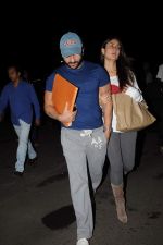 Saif Ali Khan,Kareena Kapoor snapped at the airport in Mumbai on 12th Aug 2012 (9).JPG